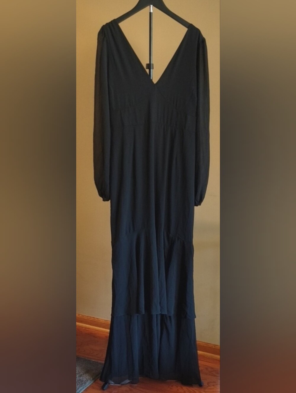 Lulu's Black V-Neck Long Sleeve Tiered Maxi Dress